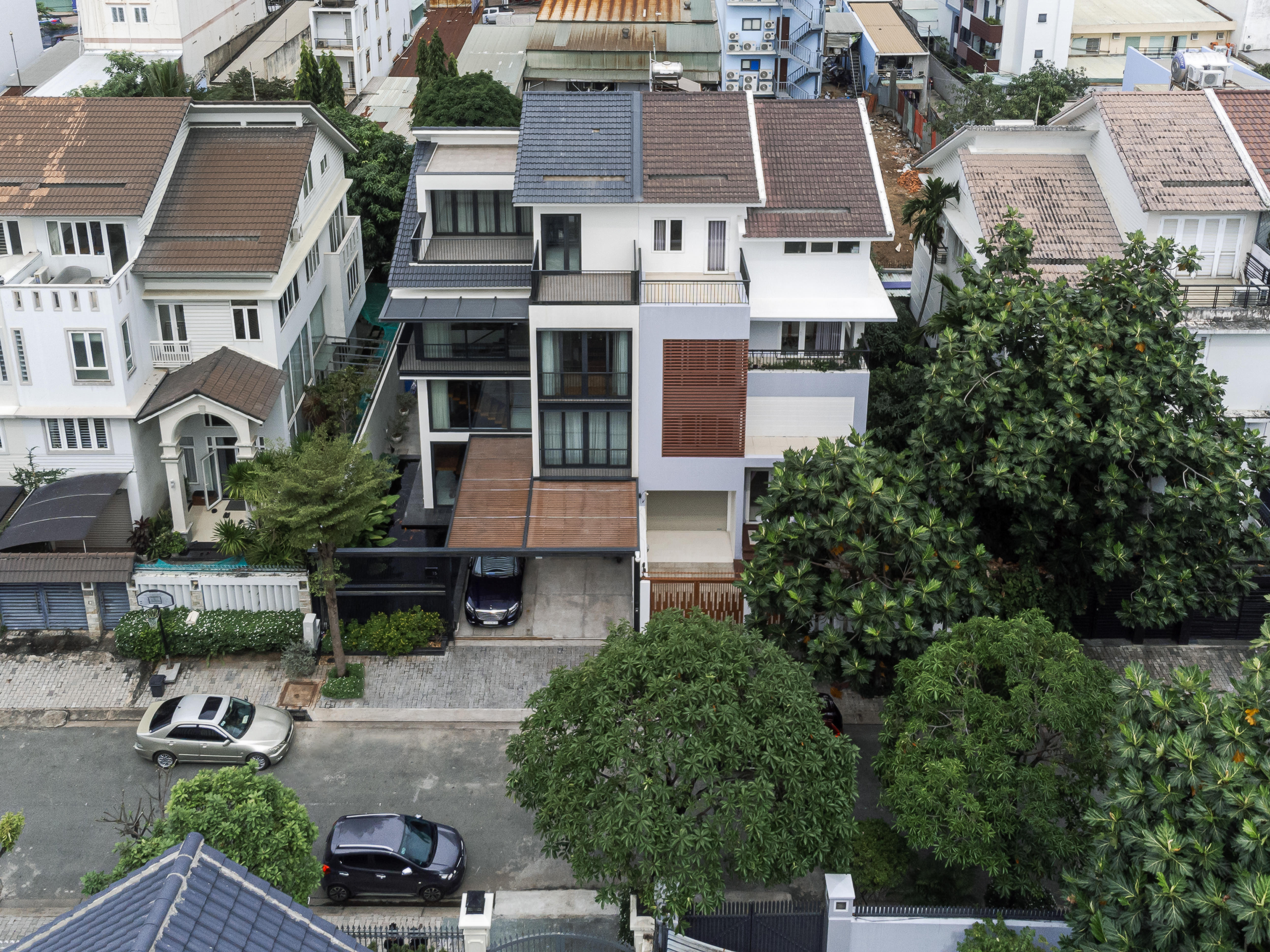 Polaris Villa - Kết hợp Nhôm Kính tinh giản trong kiến trúc tân cổ điển